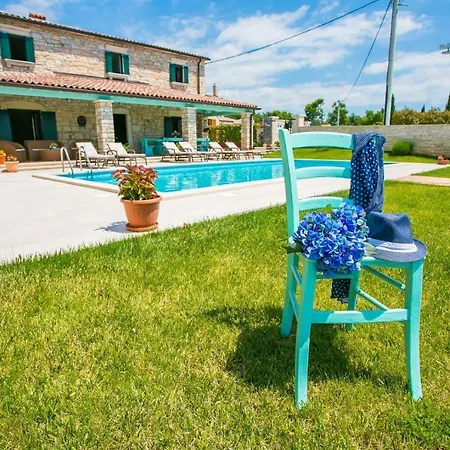 Charming Luce Ribari In Istria Countryside Villa Radetići